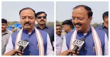 डिप्टी CM केशव प्रसाद मौर्य के हेलिकॉप्टर की इमरजेंसी लैंडिंग, केबिन में धुआं भरने से मची अफरा-तफरी...