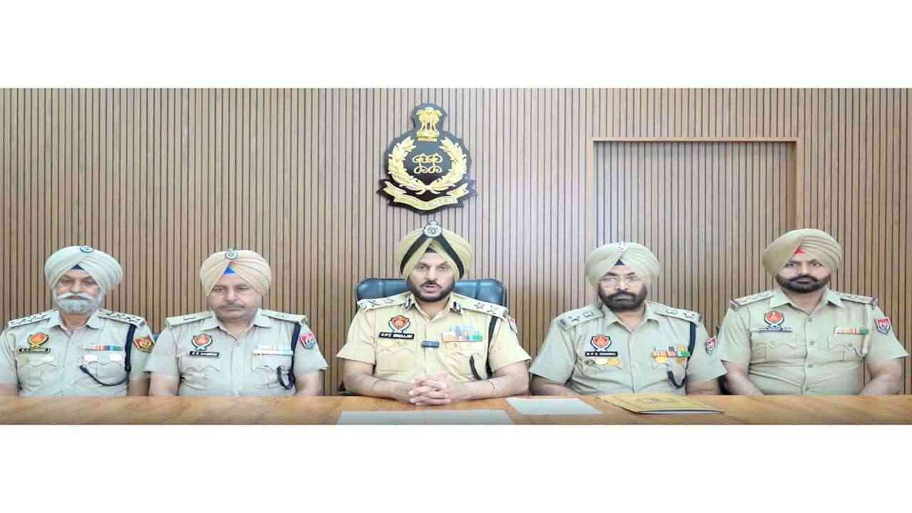 पंजाब: अमृतसर पुलिस ने नशीले पदार्थों के गिरोह को पकड़ा, 4.13 किलो हेरोइन के साथ 2 गिरफ्तार...