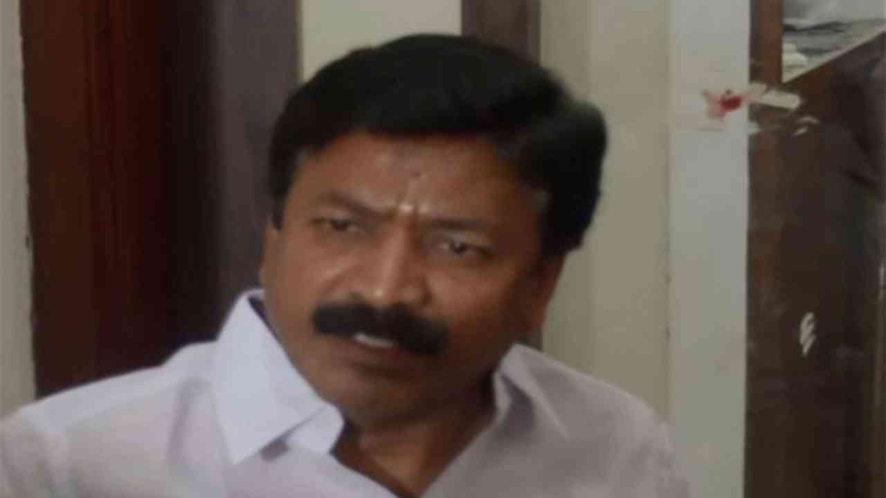 तमिलनाडु में सरकार गठन के बीच 28 AIADMK विधायक पुडुचेरी रिसॉर्ट में शिफ्ट