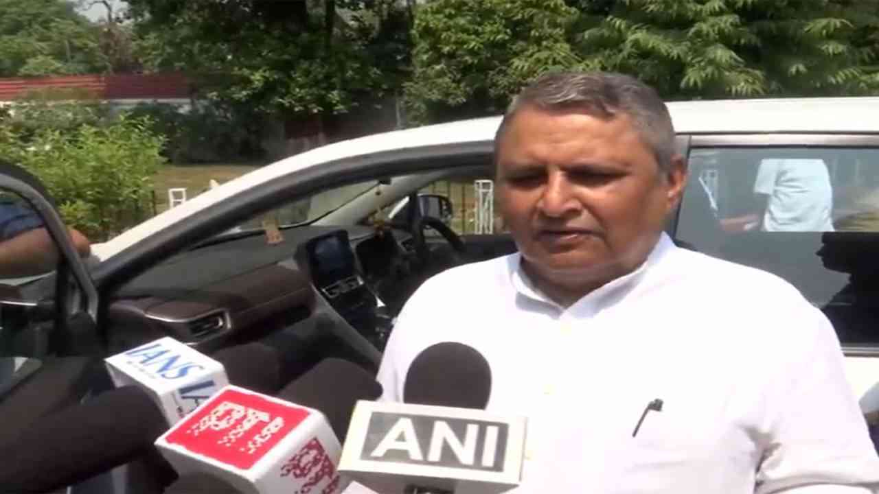 ईंधन संकट पर बोले सतीश महाना, "पीएम मोदी की नीतियों ने देश को संभाला"