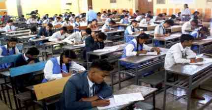 CBSE का बड़ा बदलाव, कक्षा 9-10 में तीन भाषाएं अनिवार्य