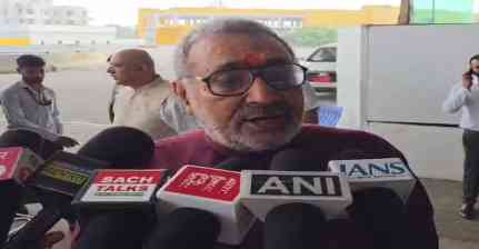 ‘सरकार गिर जाएगी’ बयान पर गरमाई राजनीति, PM मोदी के समर्थन में उतरे गिरिराज सिंह