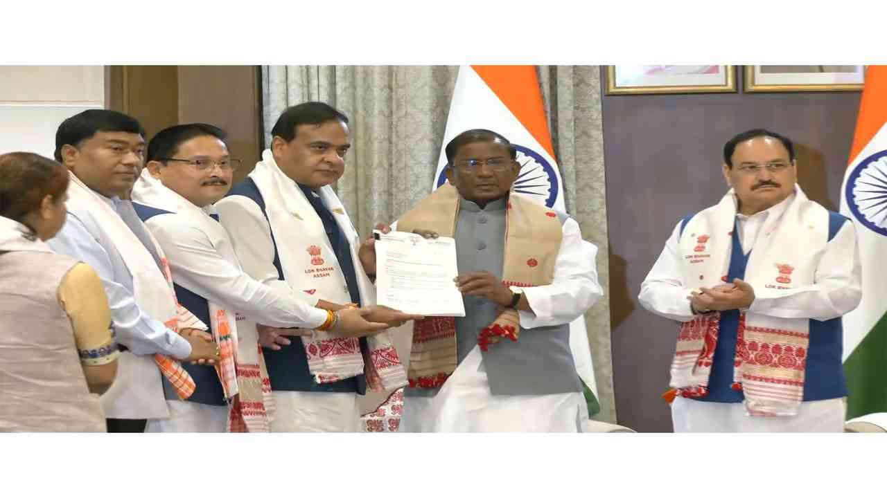 हिमंत बिस्वा सरमा ने राज्यपाल से मिलकर सरकार बनाने का दावा पेश किया