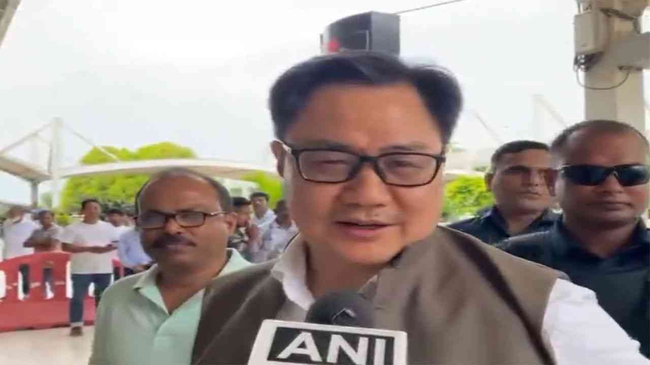 ‘हर चीज पर टिप्पणी जरूरी नहीं’, कॉकरोच जनता पार्टी पर बोले किरेन रिजिजू