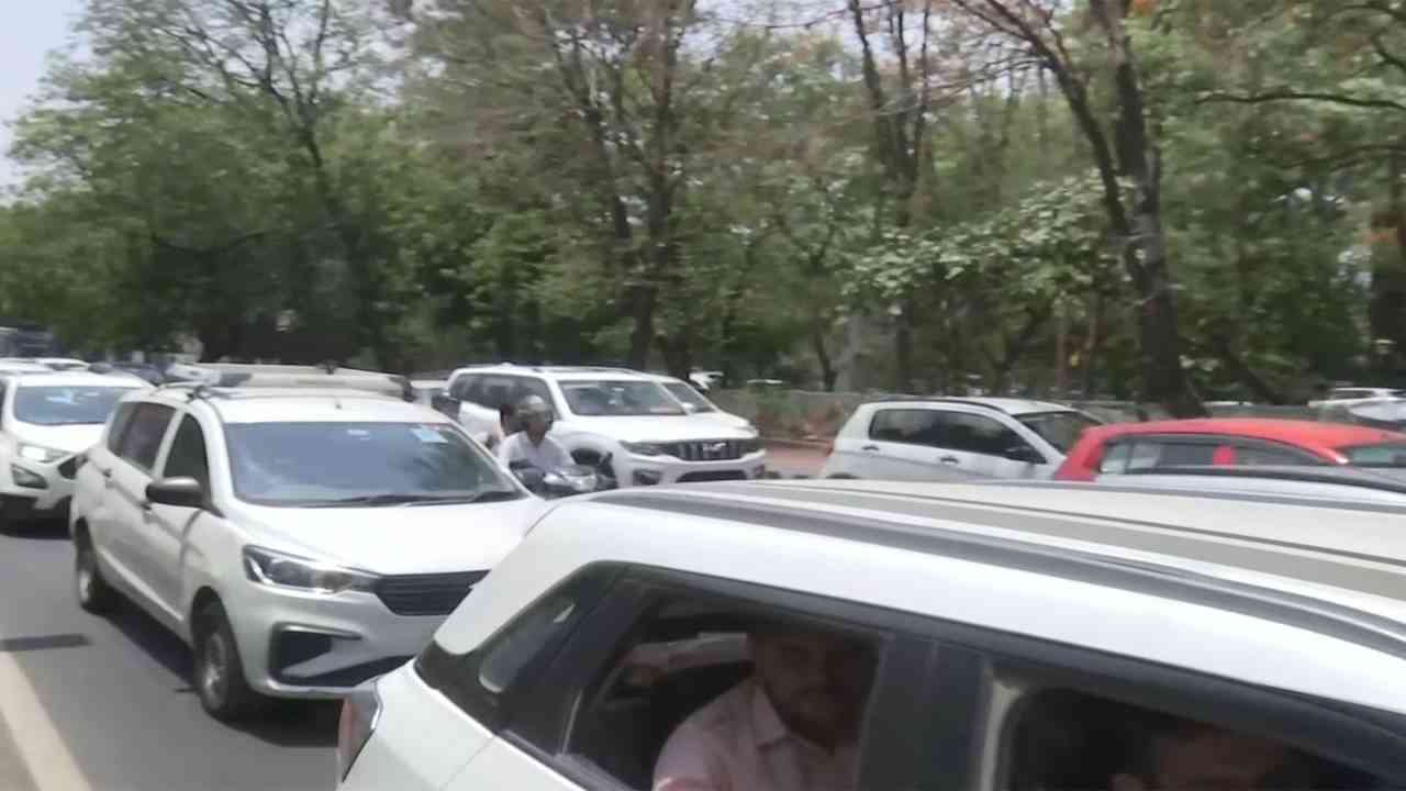 पीएम मोदी की अपील के बावजूद शक्ति प्रदर्शन, एमपी सरकार का बड़ा एक्शन