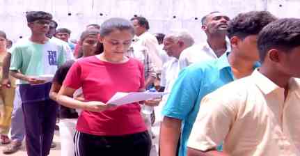 NEET UG 2026: 22.79 लाख छात्र आज देंगे परीक्षा, देशभर में 5,400+ केंद्र तैयार...