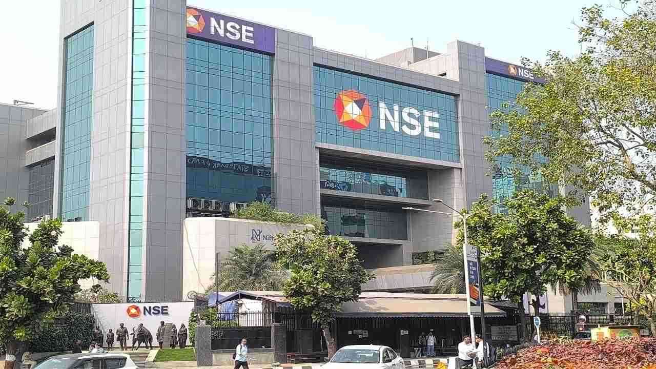 Sensex 377 अंक टूटा, Nifty भी लाल निशान में खुला...