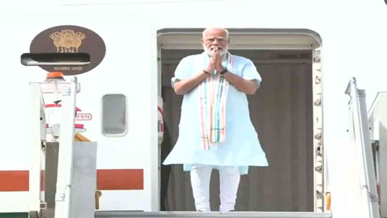 विदेश दौरे से लौटे पीएम मोदी, आज करेंगे मंत्रिपरिषद की बैठक