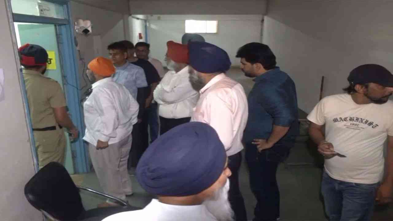पंजाब निकाय चुनाव: नगर निगमों और नगर परिषदों में मतदान शुरू