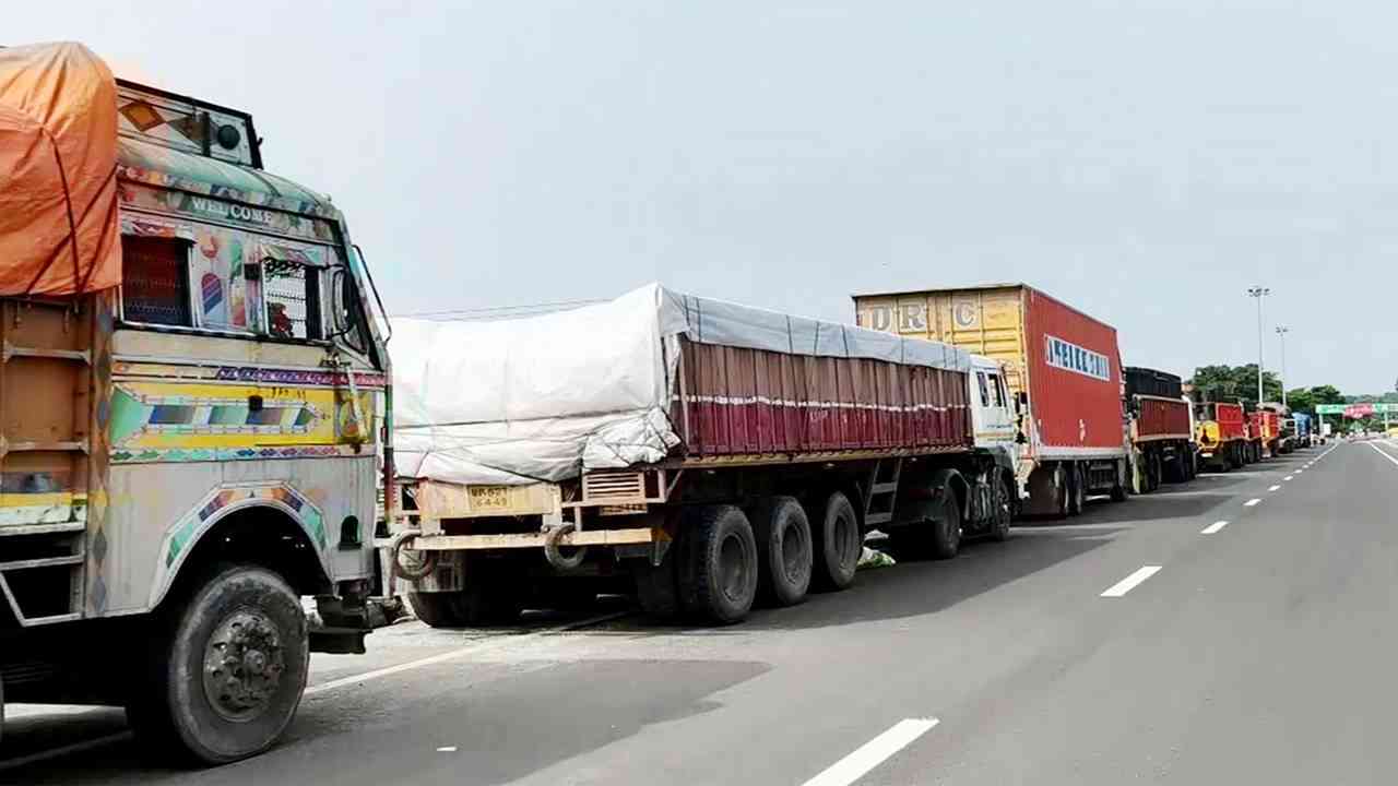 घरेलू मांग से बढ़ी कमर्शियल वाहनों की बिक्री, निर्यात में गिरावट