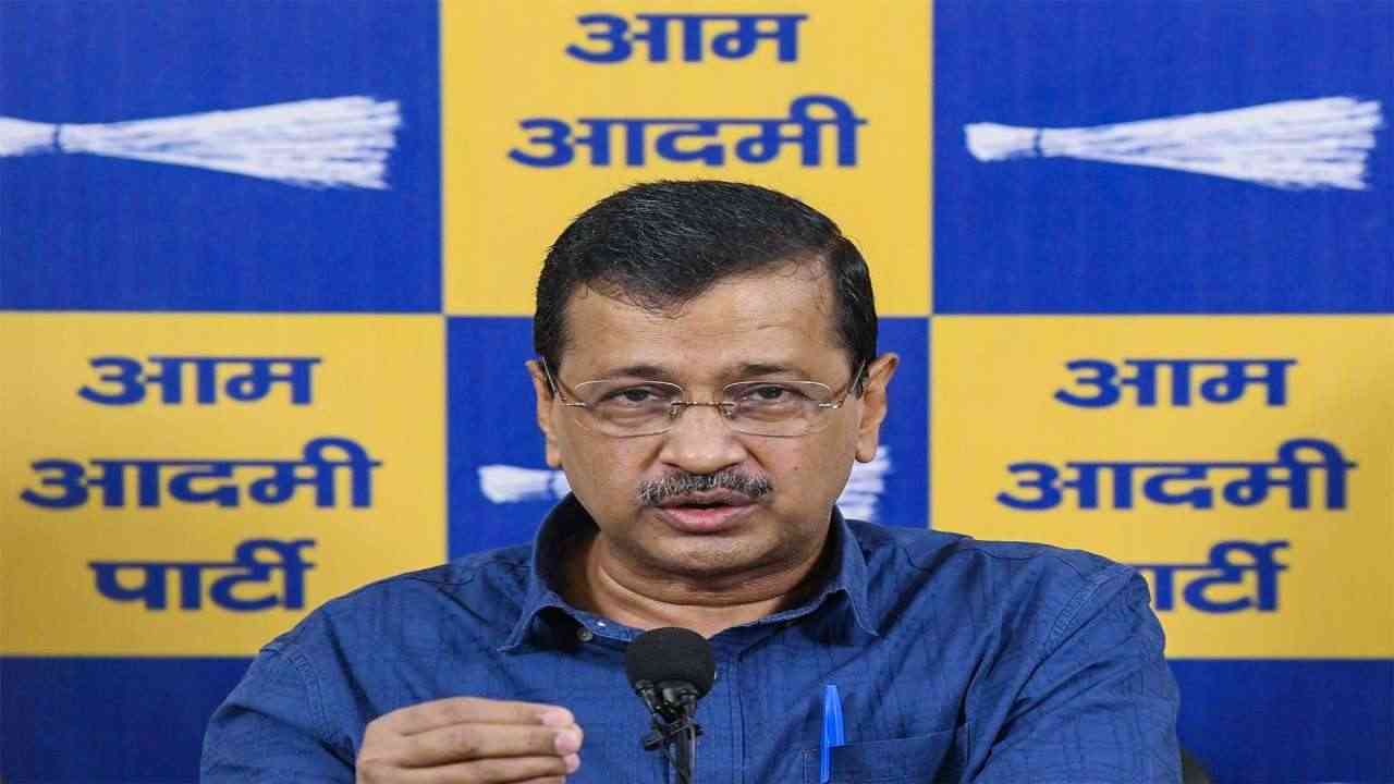 पंजाब में छापों को लेकर गरमाई सियासत, केजरीवाल ने केंद्र पर साधा निशाना...