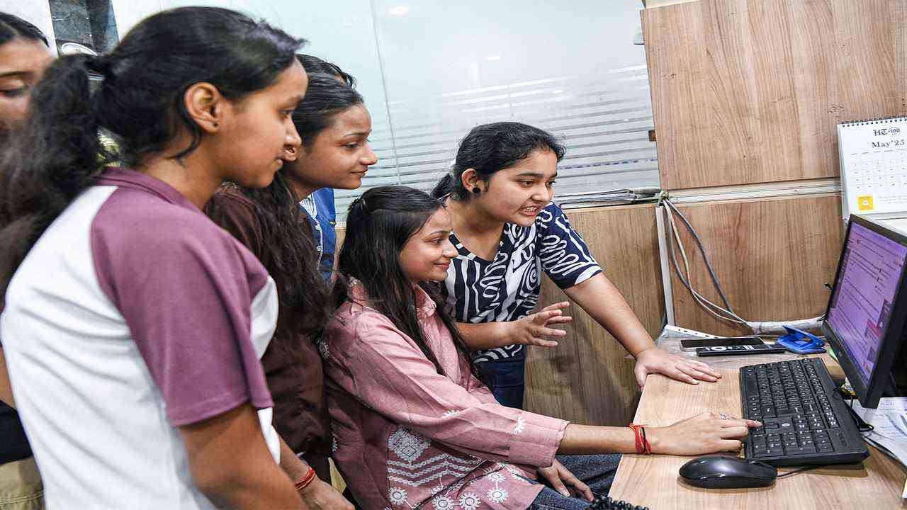 CBSE री-इवैल्यूएशन के लिए नया पोर्टल मंजूर, IIT मद्रास और IIT कानपुर की अहम भूमिका...