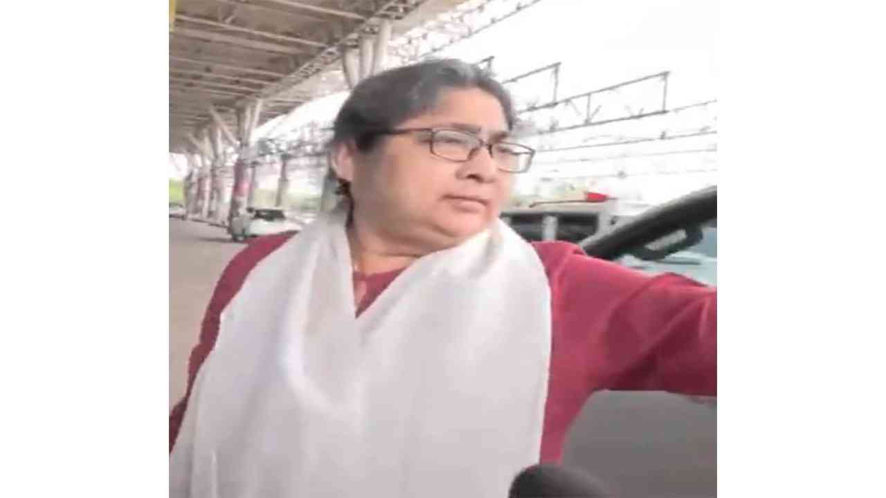 तृणमूल सांसद डोला सेन ने बागी गुट के खिलाफ एफआईआर दर्ज करने की मांग की