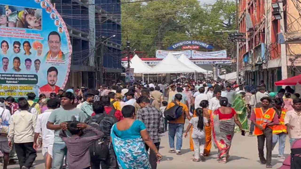 हैदराबाद में 'फिश प्रसादम' के लिए उमड़ी हजारों लोगों की भीड़, अस्थमा मरीजों की लंबी कतारें