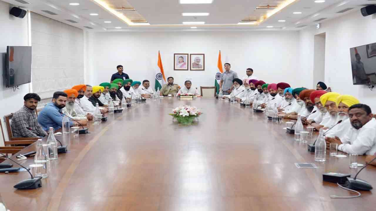 पंजाब: संयुक्त किसान मोर्चा की राज्यपाल से मुलाकात, किसानों की समस्याओं पर उठाई आवाज...