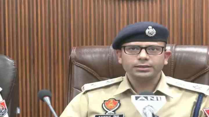 पंजाब में सियासी घमासान: मजीठिया के आवास पर पुलिस रेड, अकाली दल ने बताया राजनीतिक बदला