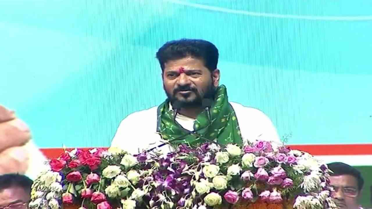 खरीद नहीं हुई तो केंद्रीय मंत्रियों के घरों के बाहर फेंका जाएगा धान: रेवंत रेड्डी