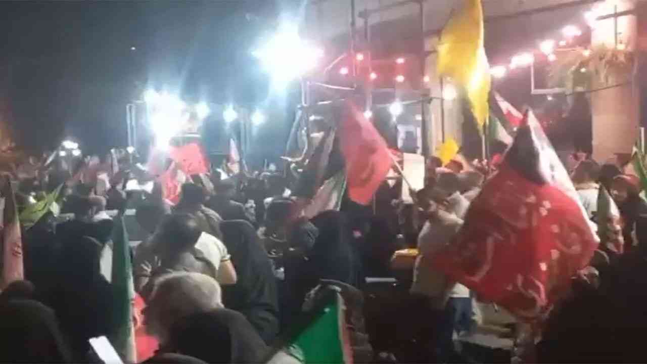 अमेरिका के साथ समझौते को लेकर ईरान में विरोध प्रदर्शन, विदेश मंत्री के खिलाफ लगे नारे
