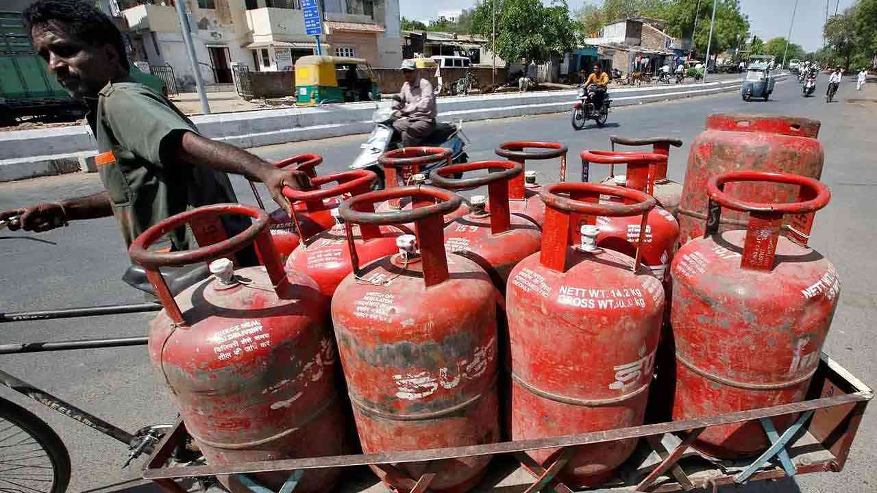 होर्मुज में हालात सामान्य होते ही सरकार का बड़ा फैसला, कमर्शियल पैक्ड LPG पर लगी पाबंदियां हटाईं