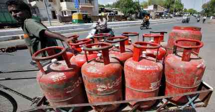होर्मुज में हालात सामान्य होते ही सरकार का बड़ा फैसला, कमर्शियल पैक्ड LPG पर लगी पाबंदियां हटाईं