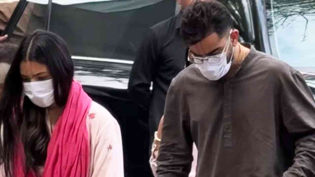 IPL जीत के बाद वृंदावन पहुंचे विराट कोहली, अनुष्का संग प्रेमानंद महाराज से लिया आशीर्वाद