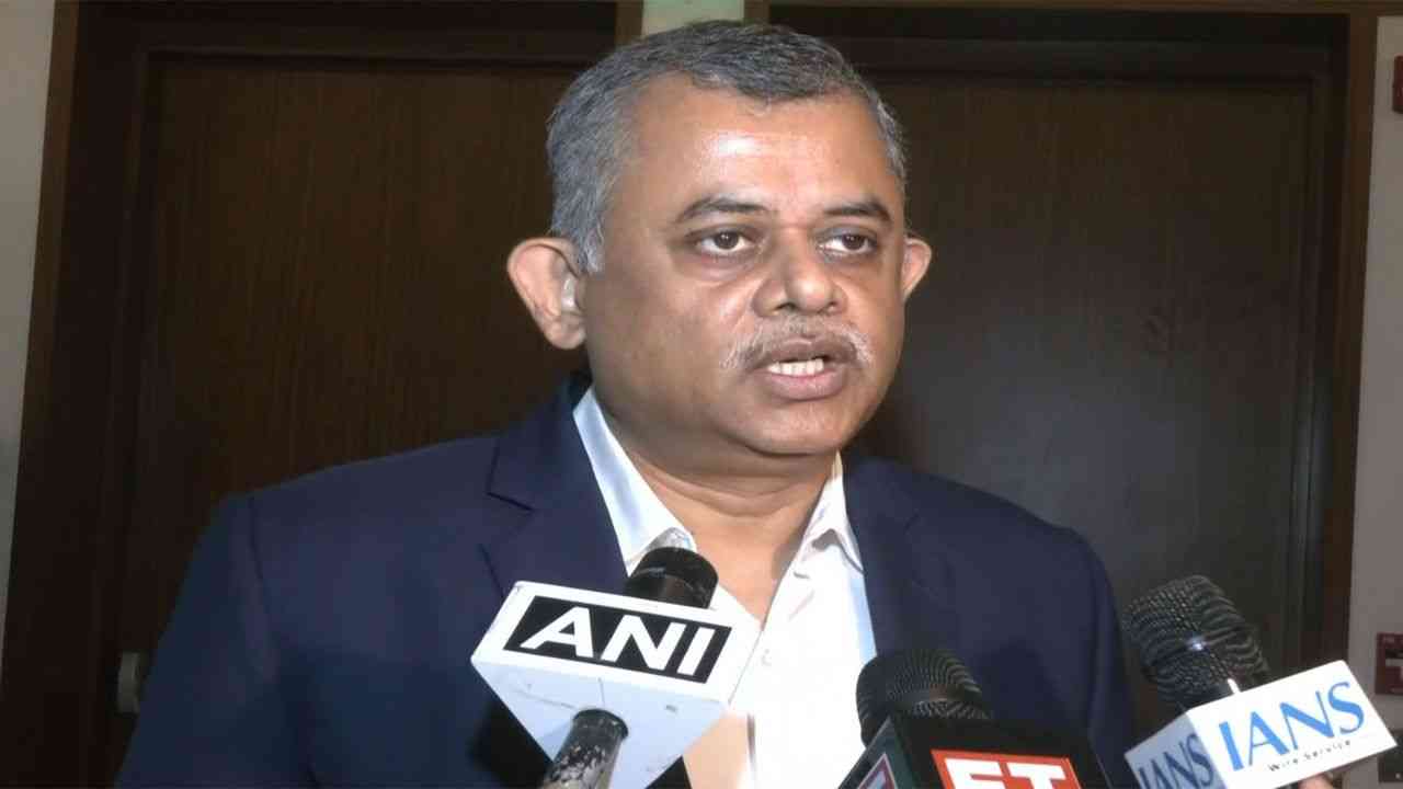 Axis Bank's Neelkanth Mishra Sees AI Boosting IT Reskilling Over Job Cuts
