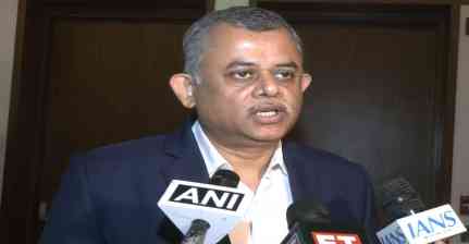 Axis Bank's Neelkanth Mishra Sees AI Boosting IT Reskilling Over Job Cuts