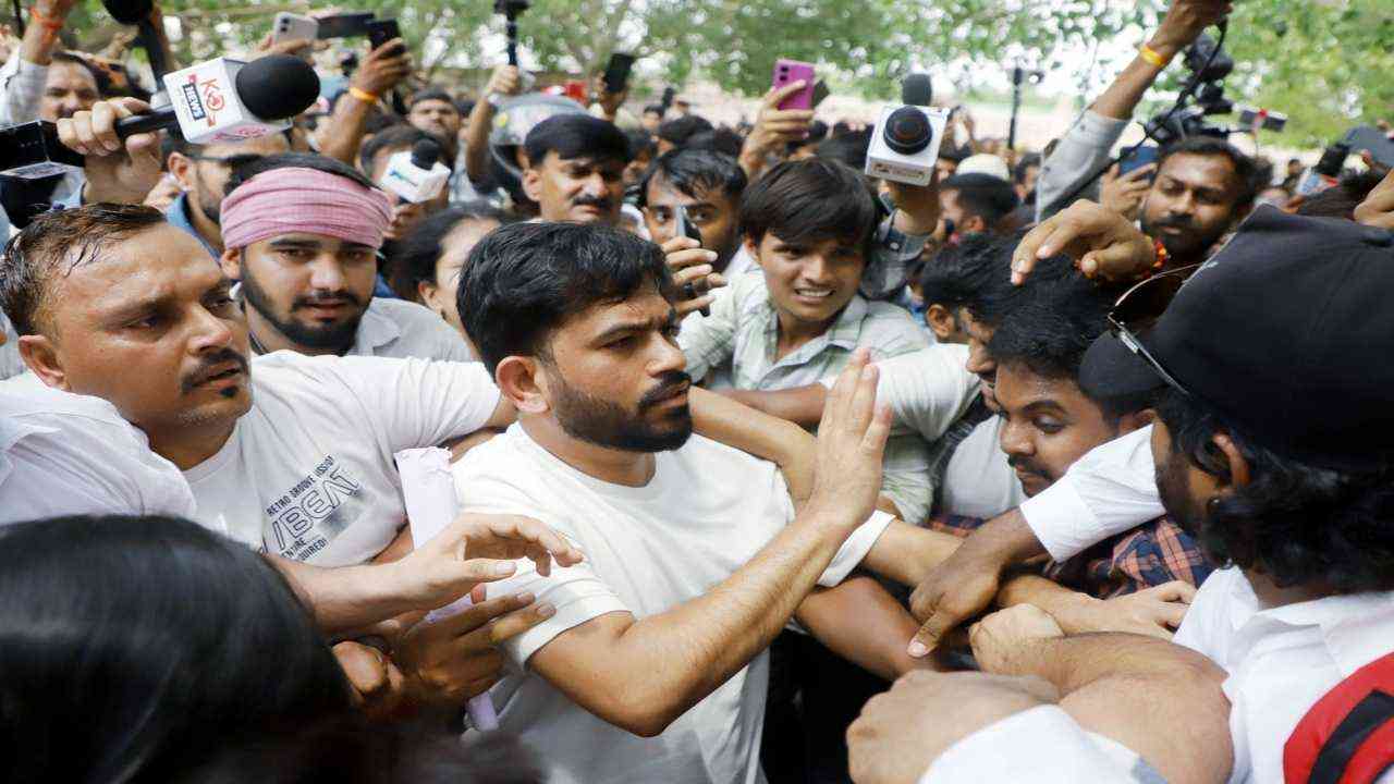 संसद मार्च के बीच CJP का बड़ा आरोप, अभिजीत दीपके को पुलिस ने हिरासत में लिया...