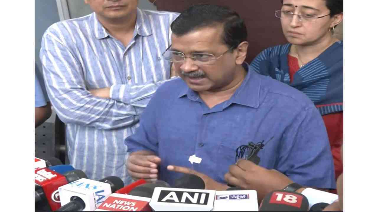Arvind Kejriwal visits injured student protestors, demands public list of FIRs after CJP march