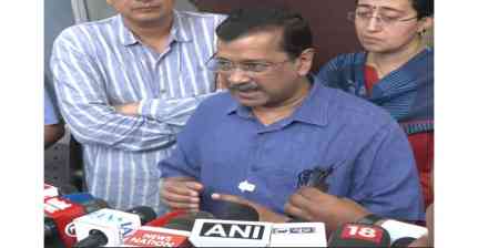 Arvind Kejriwal visits injured student protestors, demands public list of FIRs after CJP march