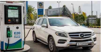E20 पेट्रोल: 48 घंटे में 17 से 5 हुआ माइलेज! सौरव जोशी ने उठाए सवाल, Mercedes का जवाब...