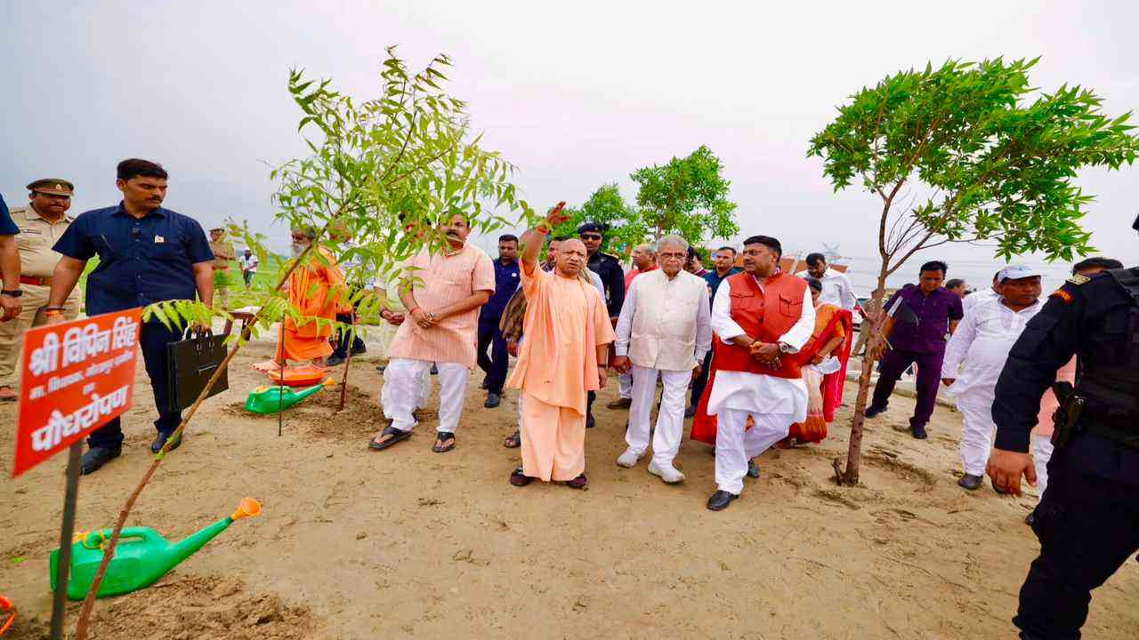 पौधरोपण महाभियान धरती माता के प्रति कृतज्ञता ज्ञापित करने का महायज्ञ: सीएम योगी