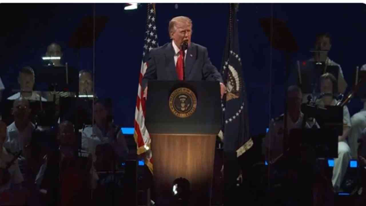 'Salute to America' में ट्रंप ने सैनिकों और नायकों को दी भावभीनी श्रद्धांजलि...