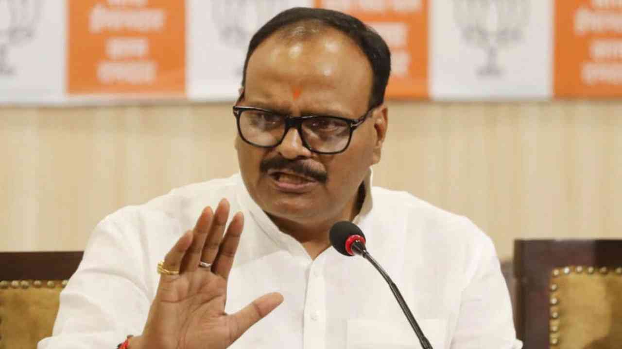 बाबरी चंदे और मदरसों के कदाचार पर बोल दें अखिलेश, वोट बैंक हो जाएगा नाराज : ब्रजेश पाठक