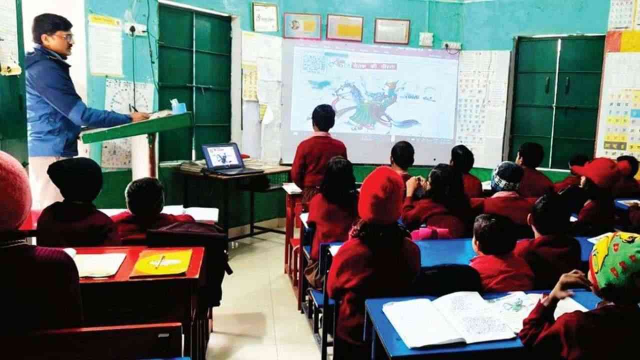 माध्यमिक विद्यालयों में जुलाई में कक्षाओं के साथ-साथ अन्य कार्यों के कारण रहेगी व्यस्तता