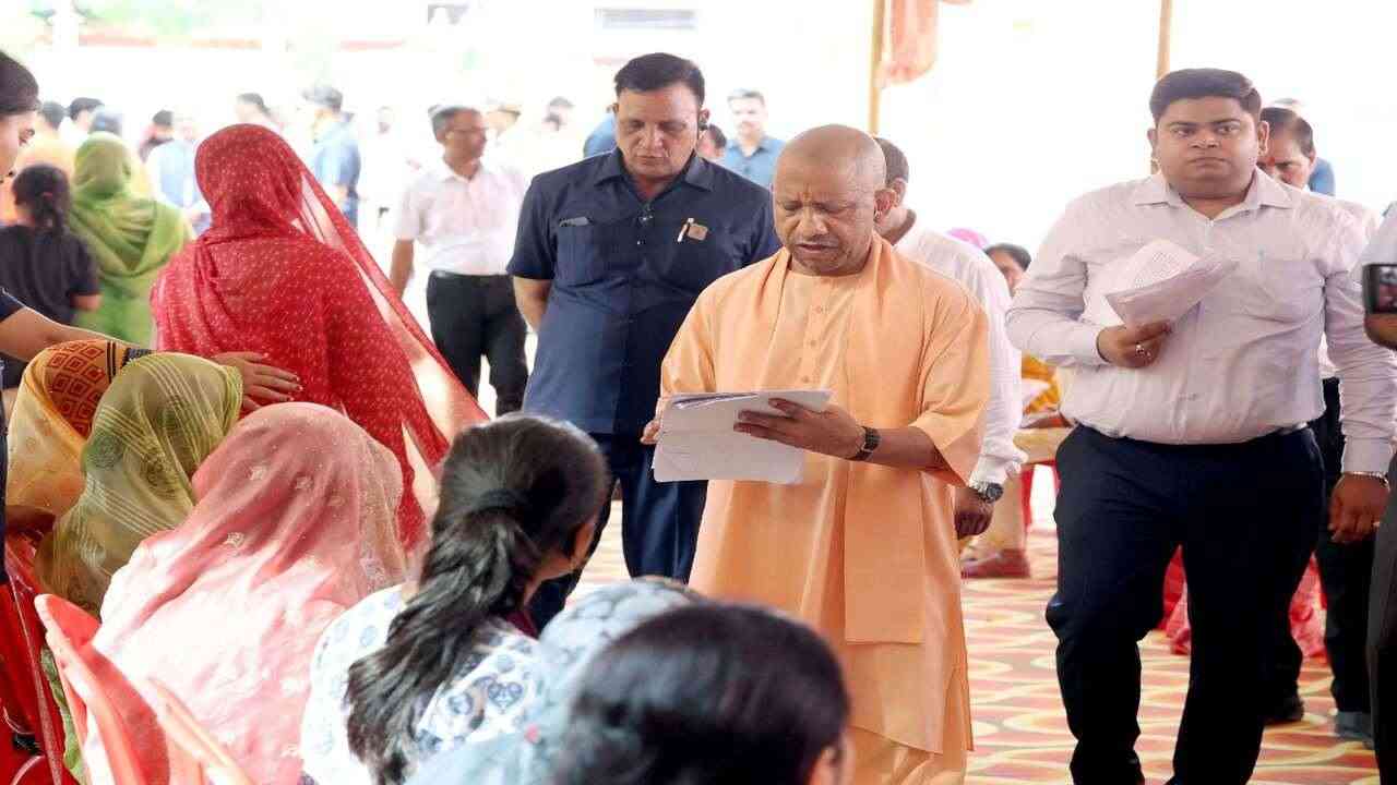 मुख्यमंत्री योगी आदित्यनाथ: जनहित सर्वोपरि, जनसेवा सर्वोच्च प्राथमिकता