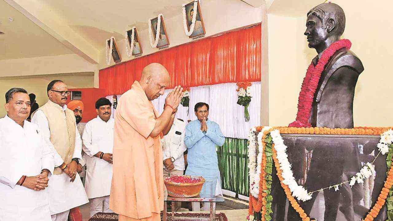 काकोरी ट्रेन एक्शन की 101वीं वर्षगांठ, CM योगी ने क्रांतिकारियों के परिजनों को किया सम्मानित