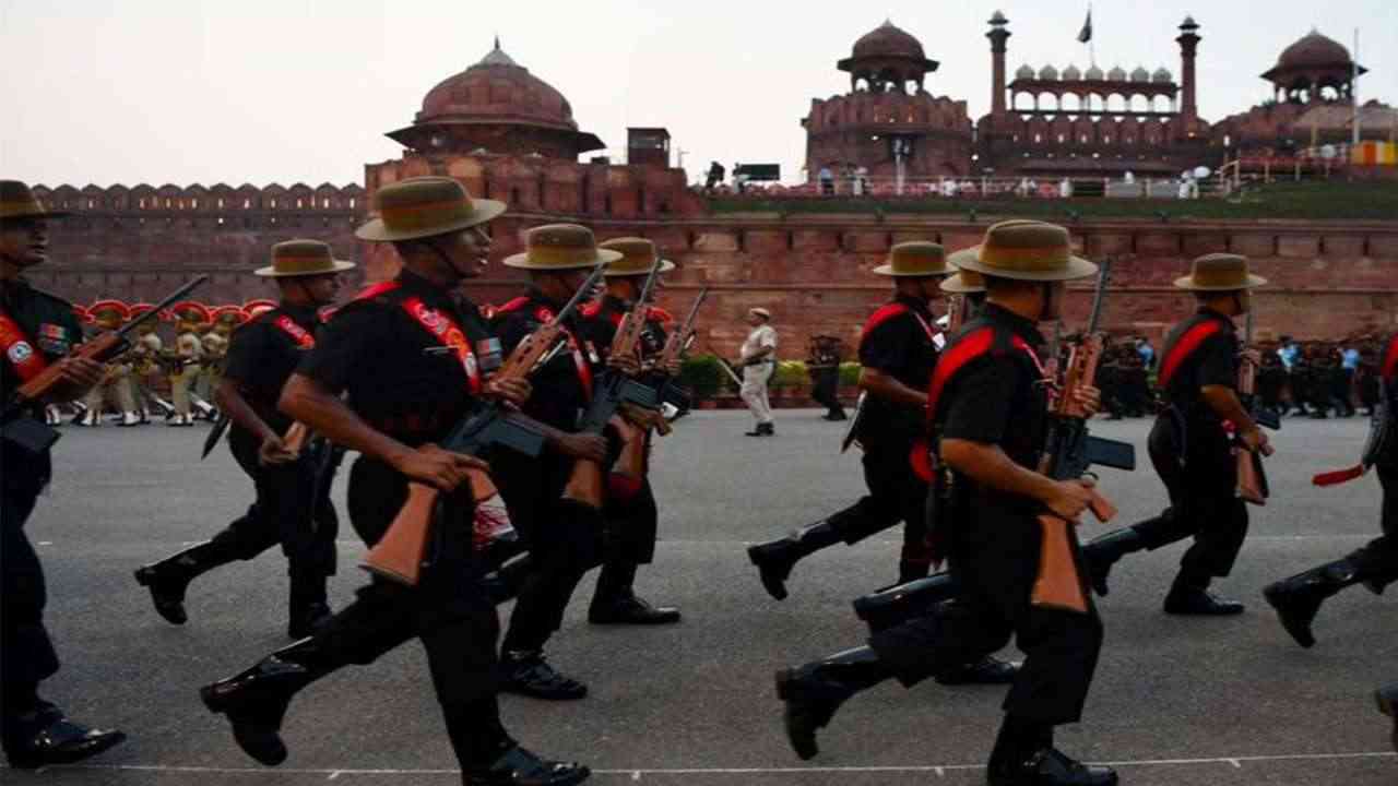 15 अगस्त से पहले दिल्ली में सुरक्षा बढ़ी, लाल किले पर स्वतंत्रता दिवस समारोह की रिहर्सल