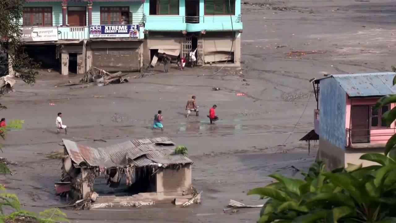 नेपाल बाढ़ में फंसे नासिक के 40-45 पर्यटक सुरक्षित, सभी से संपर्क हुआ: मंत्री गिरीश महाजन