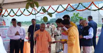 रक्षाबंधन के पर्व पर भाई-बहनों ने लगाए एक लाख से अधिक पौधे