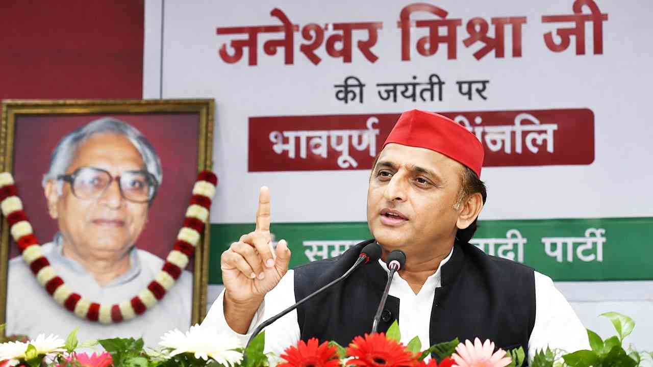 जनेश्वर मिश्रा जयंती पर ब्राह्मणों को साधने की कोशिश, PDA की नई व्याख्या कर बोले अखिलेश