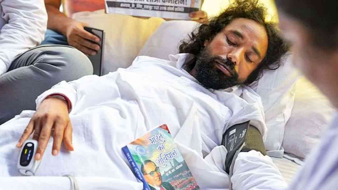 JPSC आंदोलन: देवेंद्र महतो के साथ 4 अभ्यर्थी भूख हड़ताल पर, सोनम वांगचुक से रांची आने की अपील