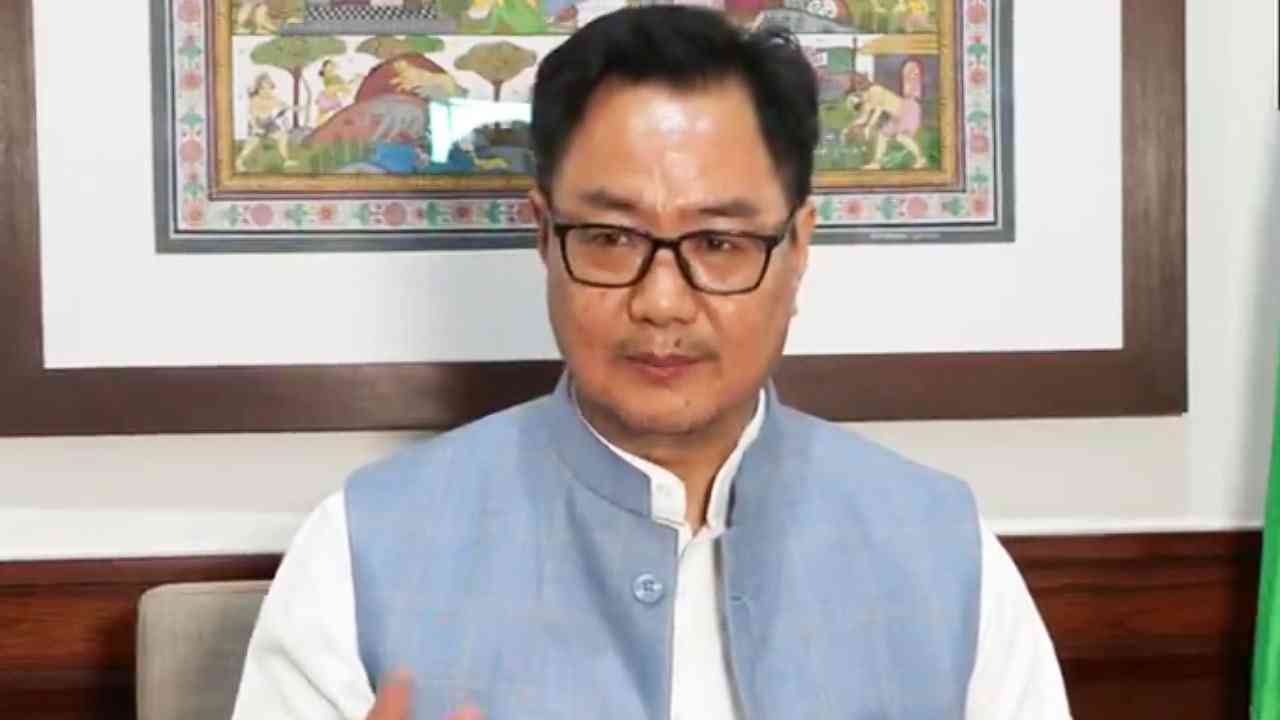 संसद गतिरोध पर किरेन रिजिजू का विपक्ष पर हमला, बोले- ‘सरकार चर्चा को तैयार, विपक्ष भाग रहा’