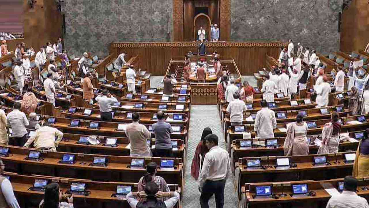 FCRA Bill JPC में भेजने का प्रस्ताव पास, विपक्ष का हंगामा; सरकार बोली- कांग्रेस गुमराह कर रही
