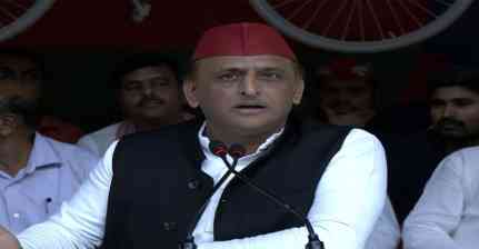 यूपी में AI से लेकर ‘नीले’ रंग तक सियासी घमासान, अखिलेश ने BJP पर साधा निशाना