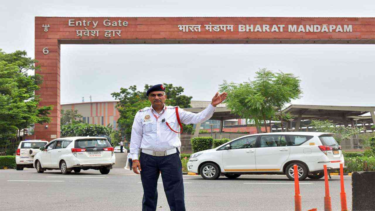 दिल्ली वालों के लिए ट्रैफिक अलर्ट! BRICS मोटरकेड रिहर्सल के चलते 35 से ज्यादा रास्तों पर बदलाव