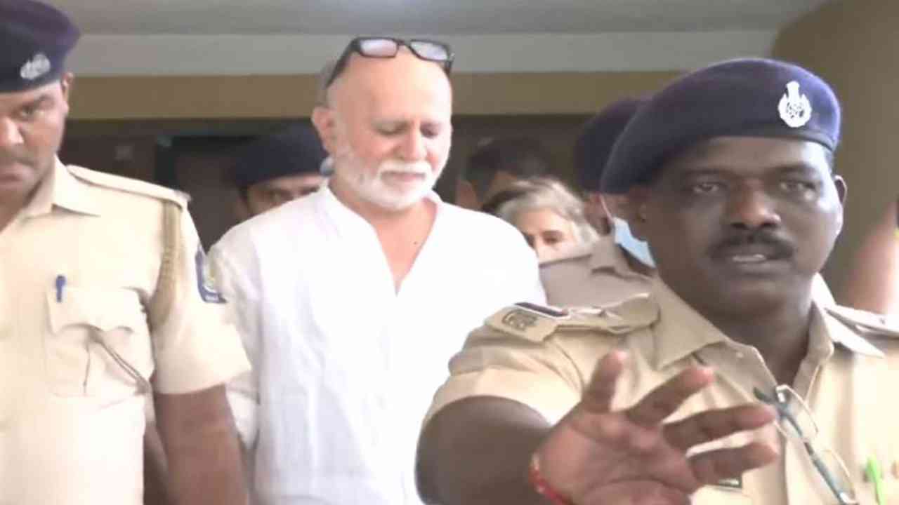 2013 रेप केस में तरुण तेजपाल ने गोवा कोर्ट में किया सरेंडर, SC के आदेश के बाद उठाया कदम