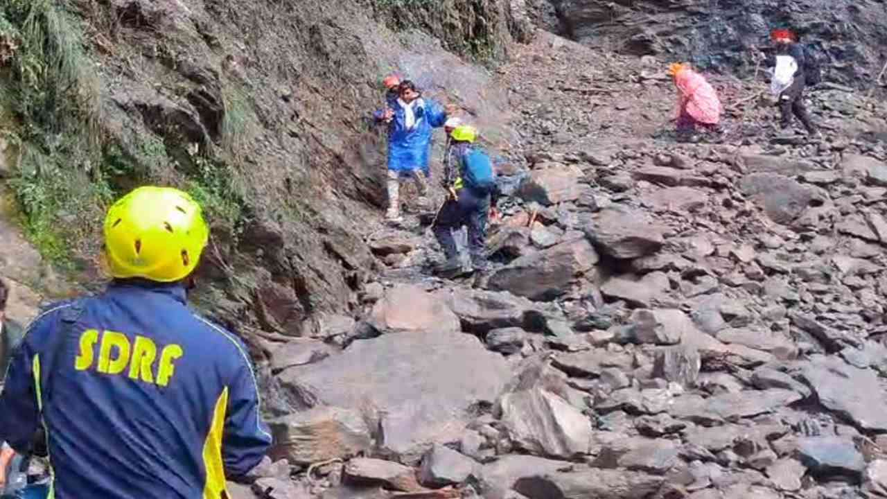केदारनाथ यात्रा मार्ग पर भूस्खलन, 6,500 से ज्यादा श्रद्धालु सुरक्षित निकाले गए