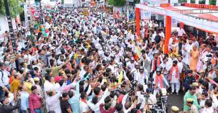 PM मोदी के जन्मदिन पर वाराणसी से वडनगर तक बाइक यात्रा, CM योगी ने किया फ्लैग ऑफ