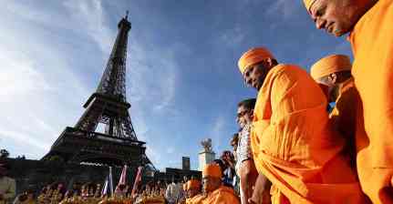 Eiffel Tower Controversy: BAPS के दौरे से महिला कर्मचारियों को हटाने का दावा, बंद क्यों करना पड़ा एफिल टावर?